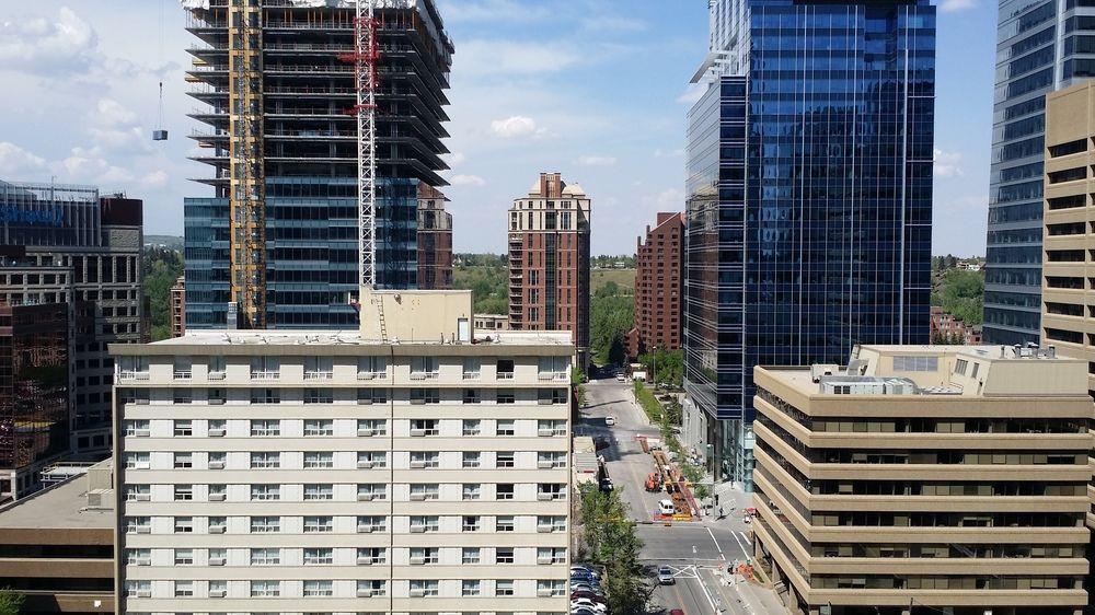 5 Calgary Downtown Hotel Exterior photo